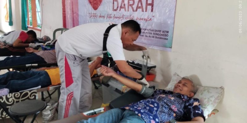 Administatur Perhutani KPH Bondowoso Berserta Karyawan dan Karyawati Menjadi Penyumbang (Donor) Darah