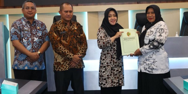 Bupati Mojokerto Serahkan Lima SK Kepala Sekolah