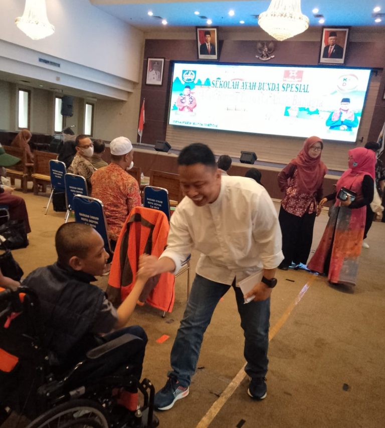 Sekda Kota Depok Buka Sekolah Ayah Bunda Spesial Khusus ABK, Ayah Bunda Berdaya Anak Bahagia.