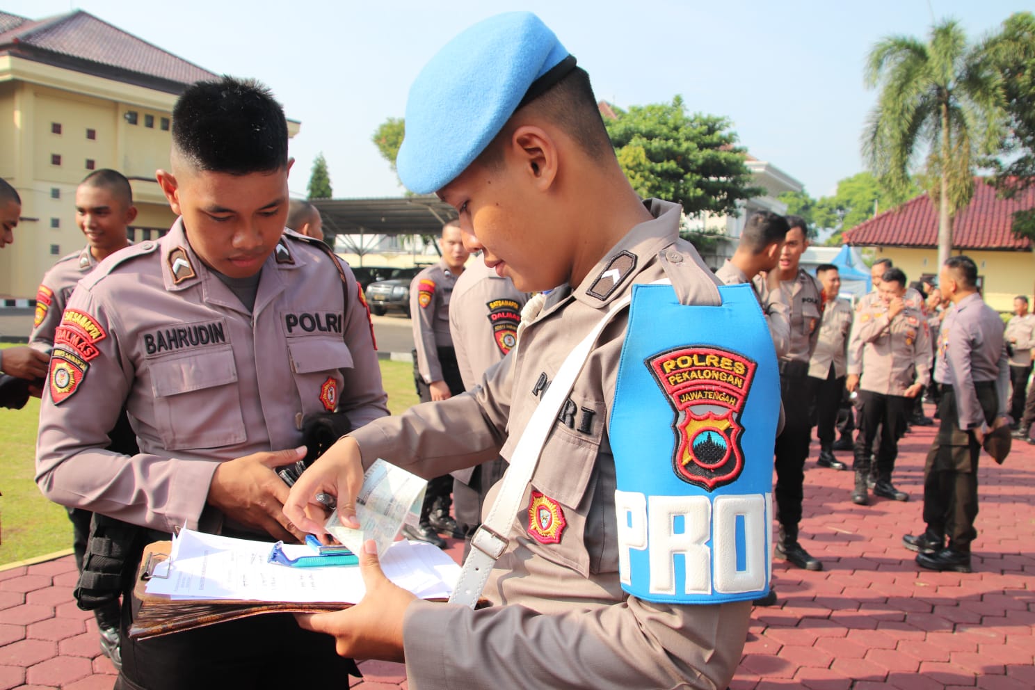 Gaktiplin, Propam Polres Pekalongan Cek Sikap Tampang dan Data Diri