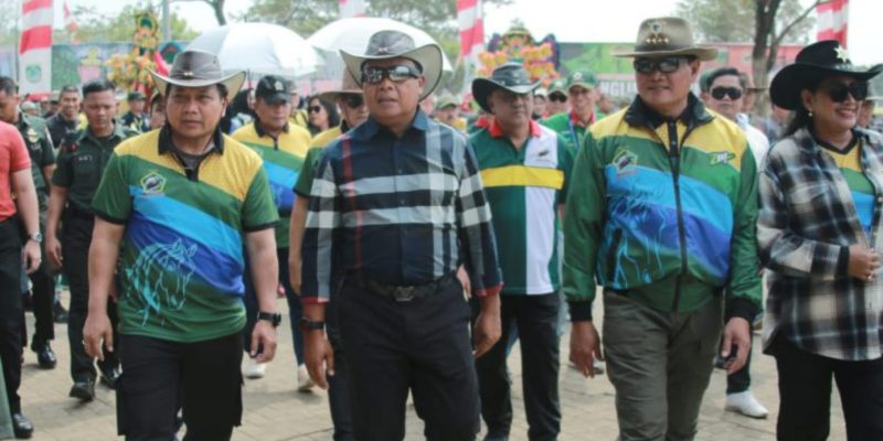 Kapolda Jatim Dampingi Panglima TNI Buka Kejuaraan Pacu Kuda Nasional di Pasuruan