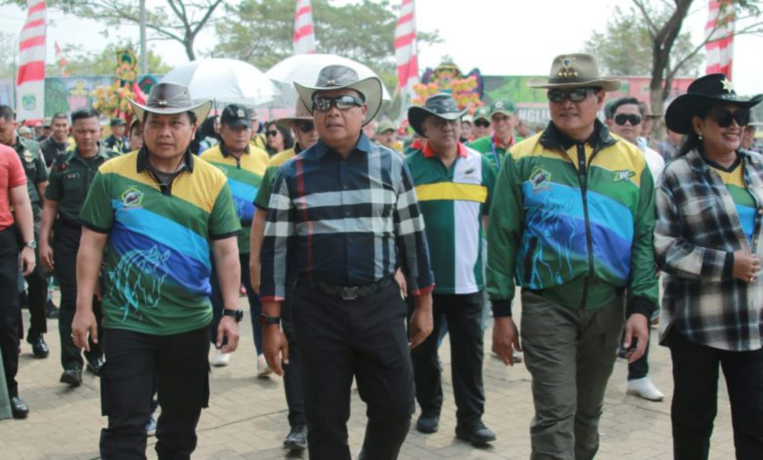 Kapolda Jatim Dampingi Panglima TNI Buka Kejuaraan Pacu Kuda Nasional di Pasuruan