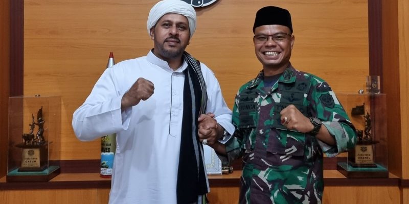 Gema Sholawat Prajurit Yonif Raider 300/BJW Bersama Al Habib Syech Bin Muhammad Assegaf