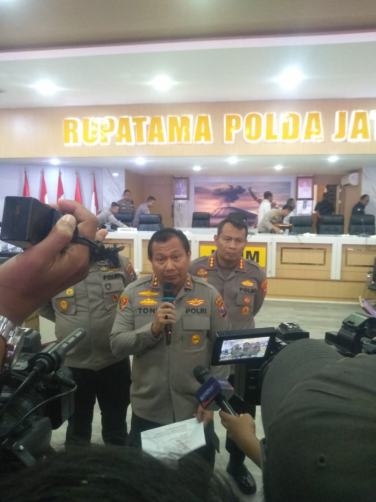 Ditreskrimum Polda Jatim Berkolaborasi Dengan Kemenaker RI Berhasil Memulangkan Korban (PMI) Asal Jember Dari Kamboja