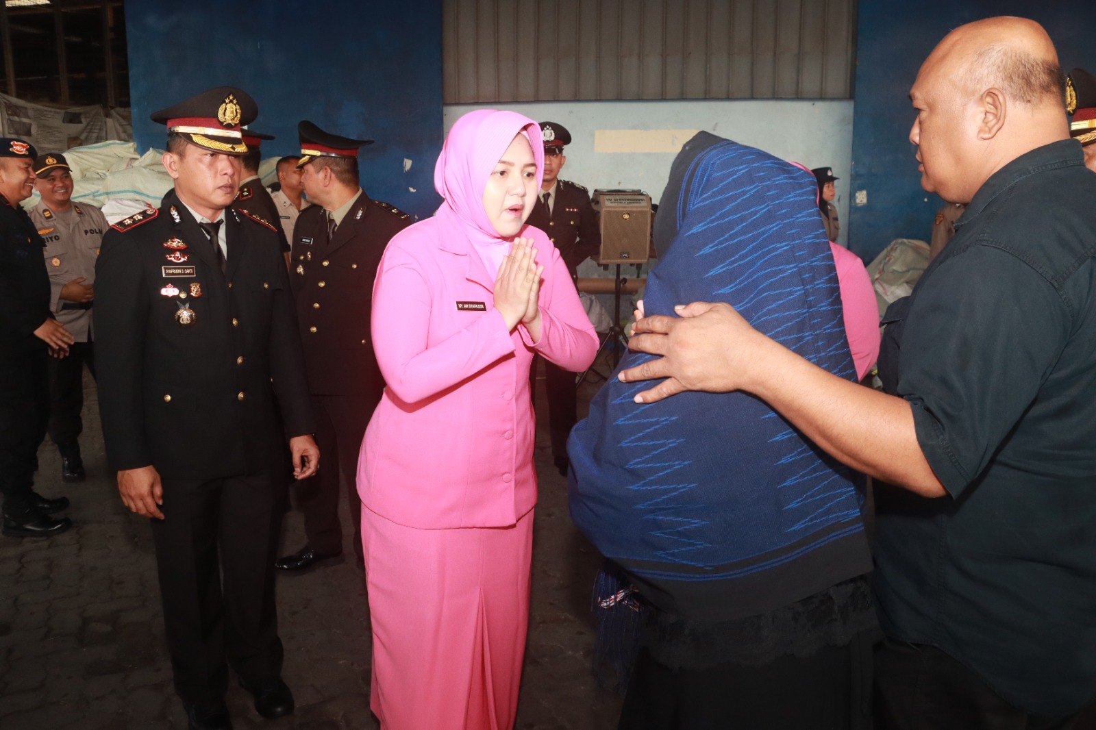 Wakapolresta Barelang Pimpin Upacara Pelepasan Jenazah Alm Iptu Edward Hutahaean di Terminal Kargo Bandara Hang Nadim Batam