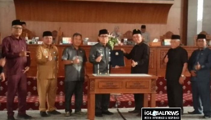 Walikota Bersama DPRD Tanda Tangan APBD Kota Lubuklinggau Tahun 2022 Sah Menjadi PERDA