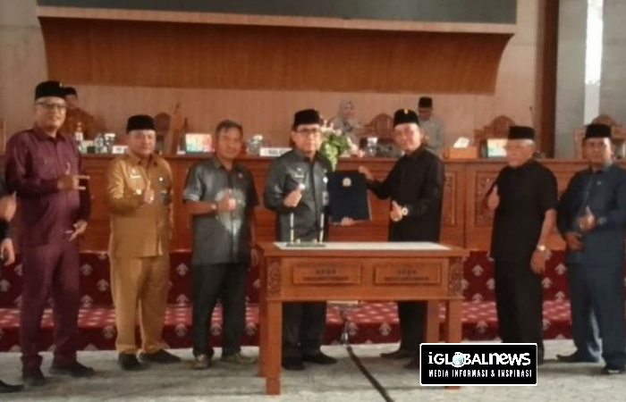 Walikota Bersama DPRD Tanda Tangan APBD Kota Lubuklinggau Tahun 2022 Sah Menjadi PERDA