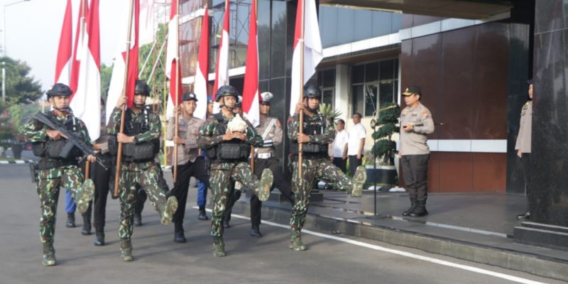 Kapolda Jatim Pimpin Tradisi Penyerahan Air Suci Sambut Hari Bhayangkara ke – 77