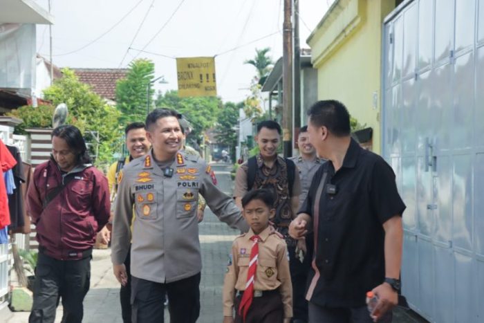 Kisah Persahabatan Kapolresta Malang Kota Dengan Seorang Bocah, Tak Kenal Pangkat Yang Terpenting Bermanfaat