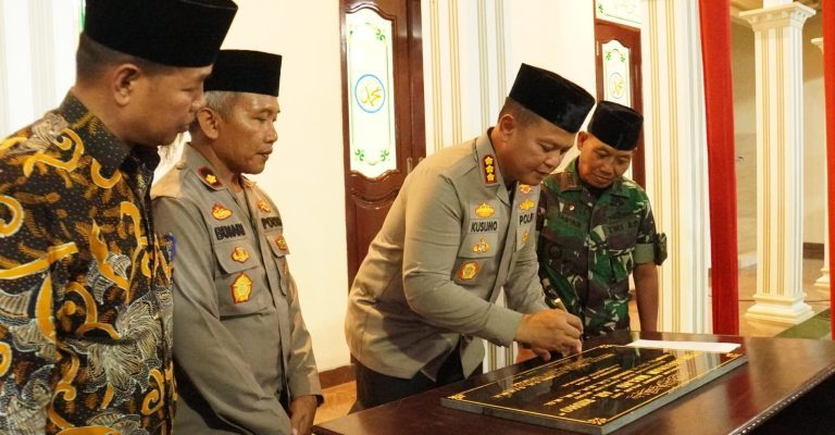 Kapolresta Sidoarjo Resmikan Masjid Ar Ridho Polsek Waru