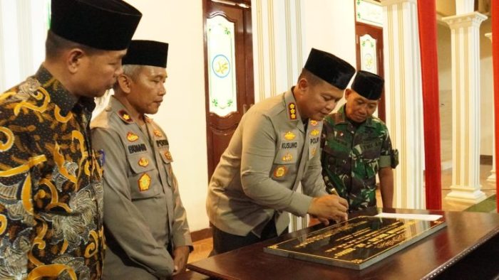 Kapolresta Sidoarjo Resmikan Masjid Ar Ridho Polsek Waru
