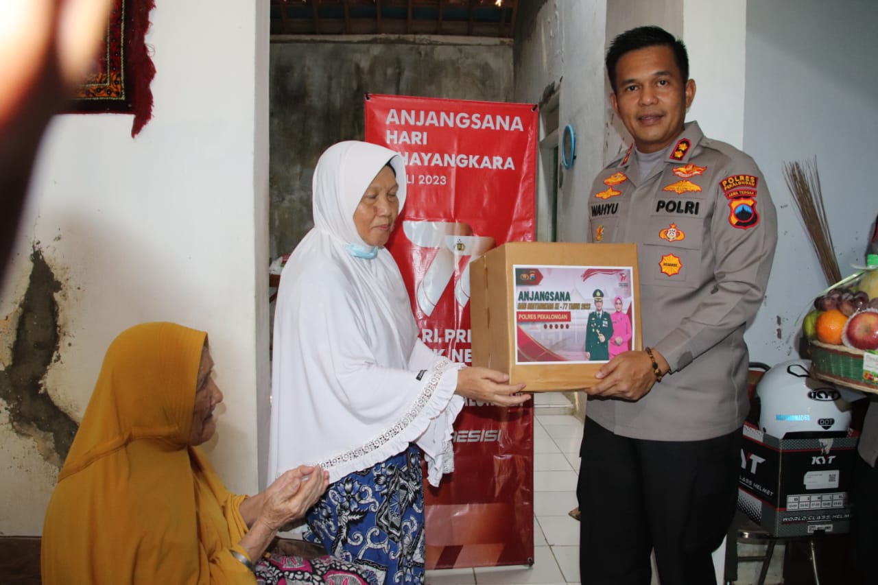 Sambut Hari Bhayangkara Ke 77, Kapolres Pekalongan Laksanakan Anjangsana Ke Rumah Purnawirawan Polri dan Warakawuri