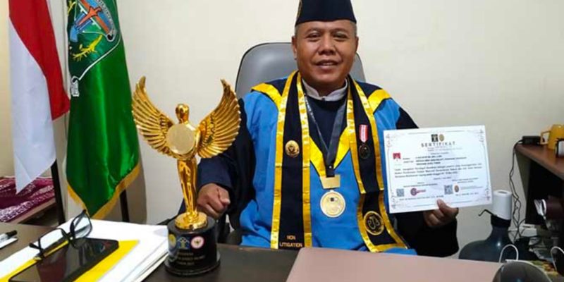 Kades Karangjati H.Kuyatip Raih 2 Penghargaan Paralegal Justice Award 2023