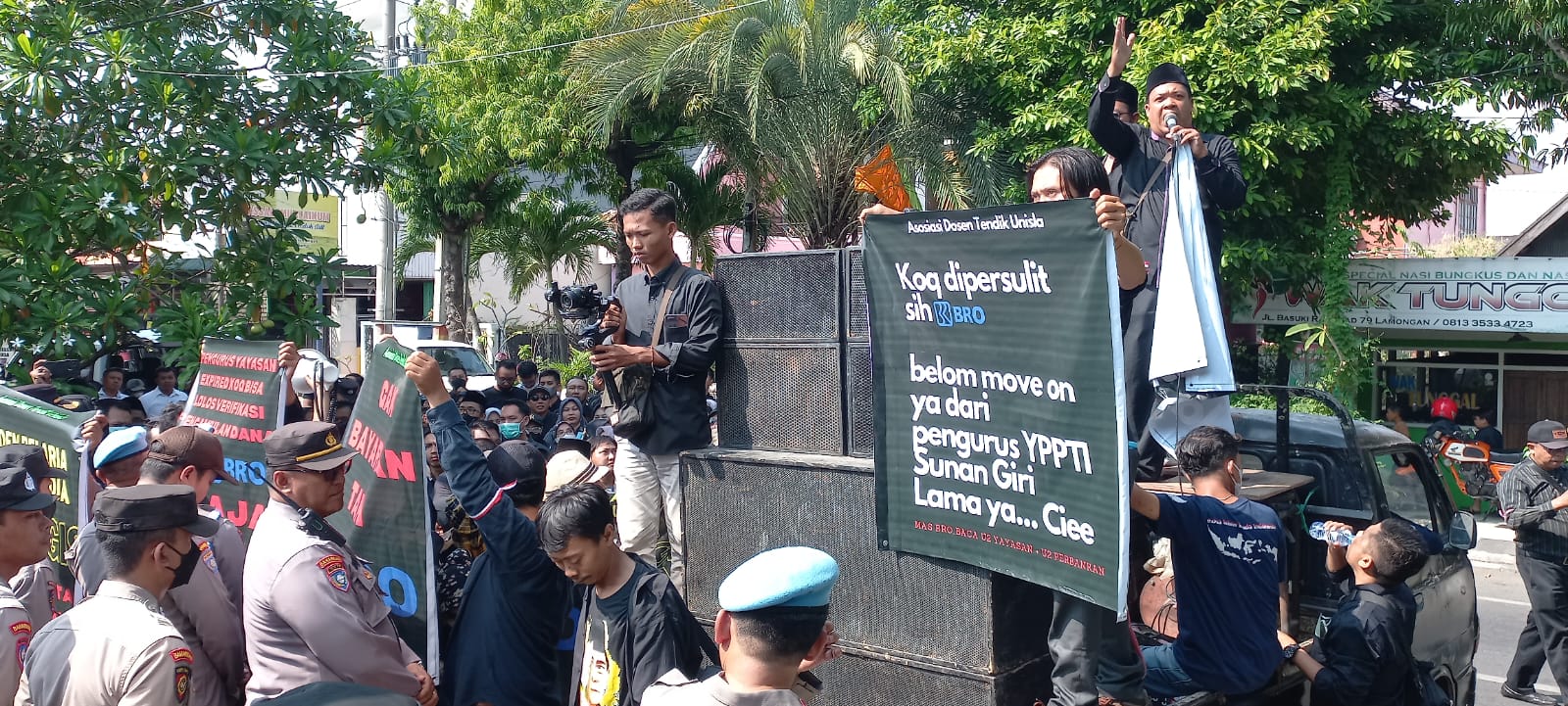 Demonstrasi Oknum Dosen ke Cabang BRI Lamongan, Jadi Presiden Buruk Dunia Pendidikan di Indonesia