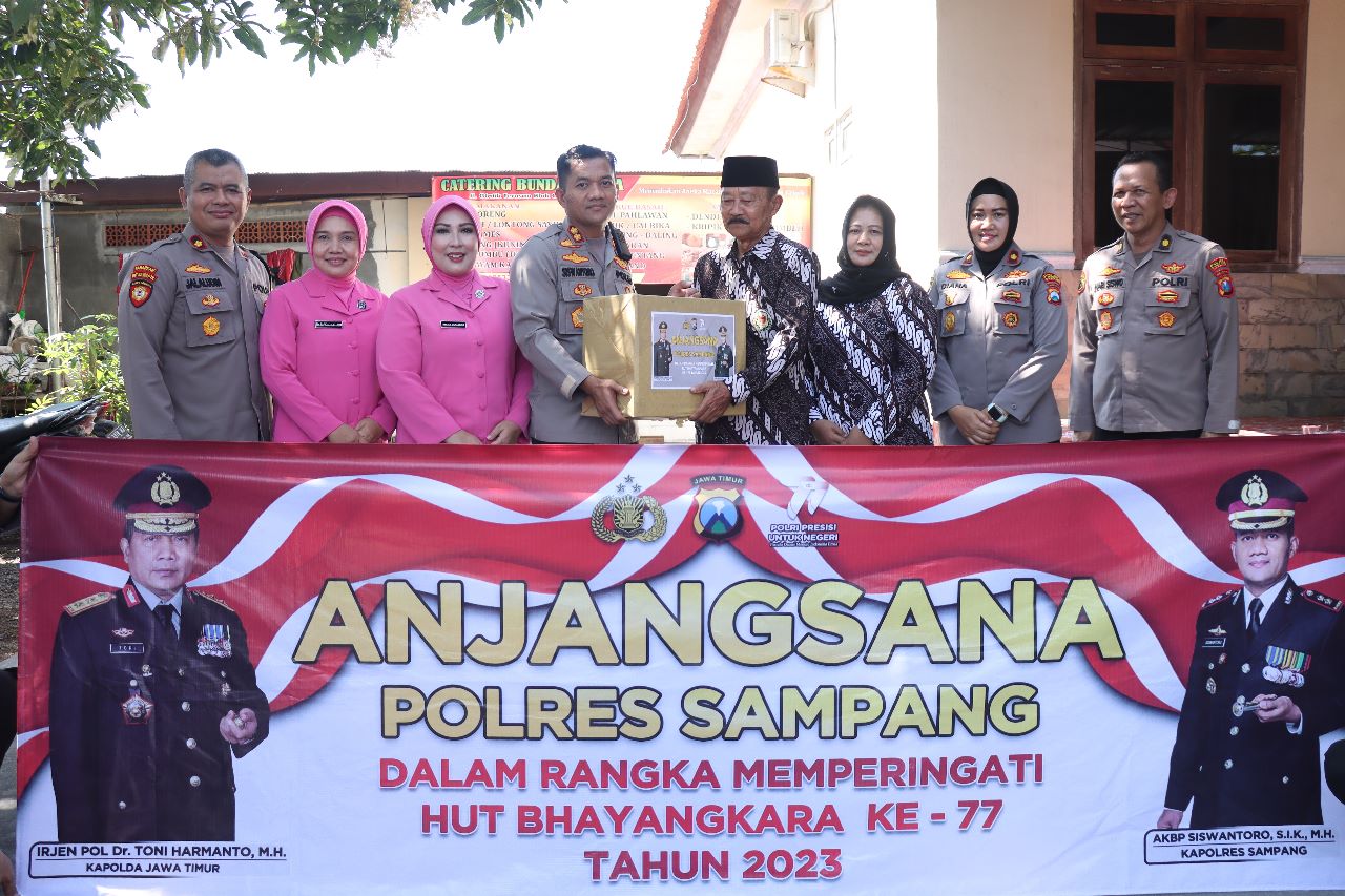 Menyambut Hari Bhayangkara Ke-77, Kapolres Sampang Laksanakan Anjangsana Dan Santunan Anak Yatim