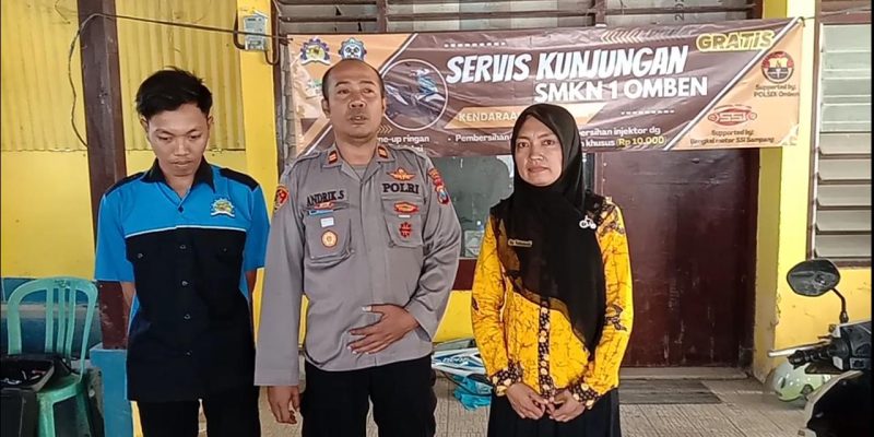 Sambut HUT Bhayangkara Ke-77, Polsek Omben Dan SMK Negeri 1 Omben Berikan Pelayanan Servis Gratis Pada Masyarakat