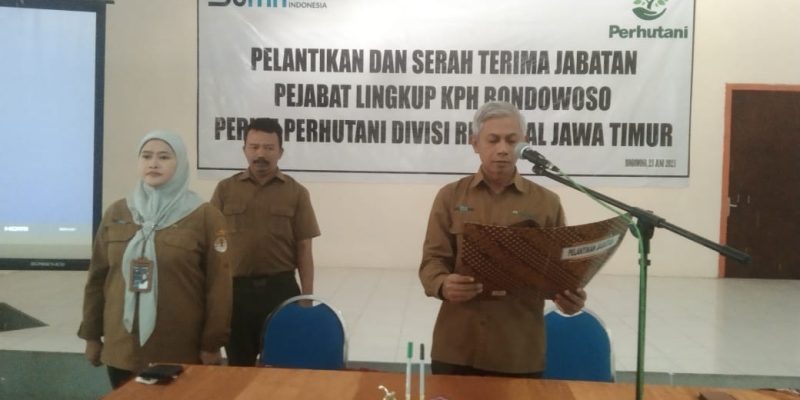 Administatur Perhutani Memimpin Mengambil Sumpah Jabatan dan Melantik Para Pejabat Baru