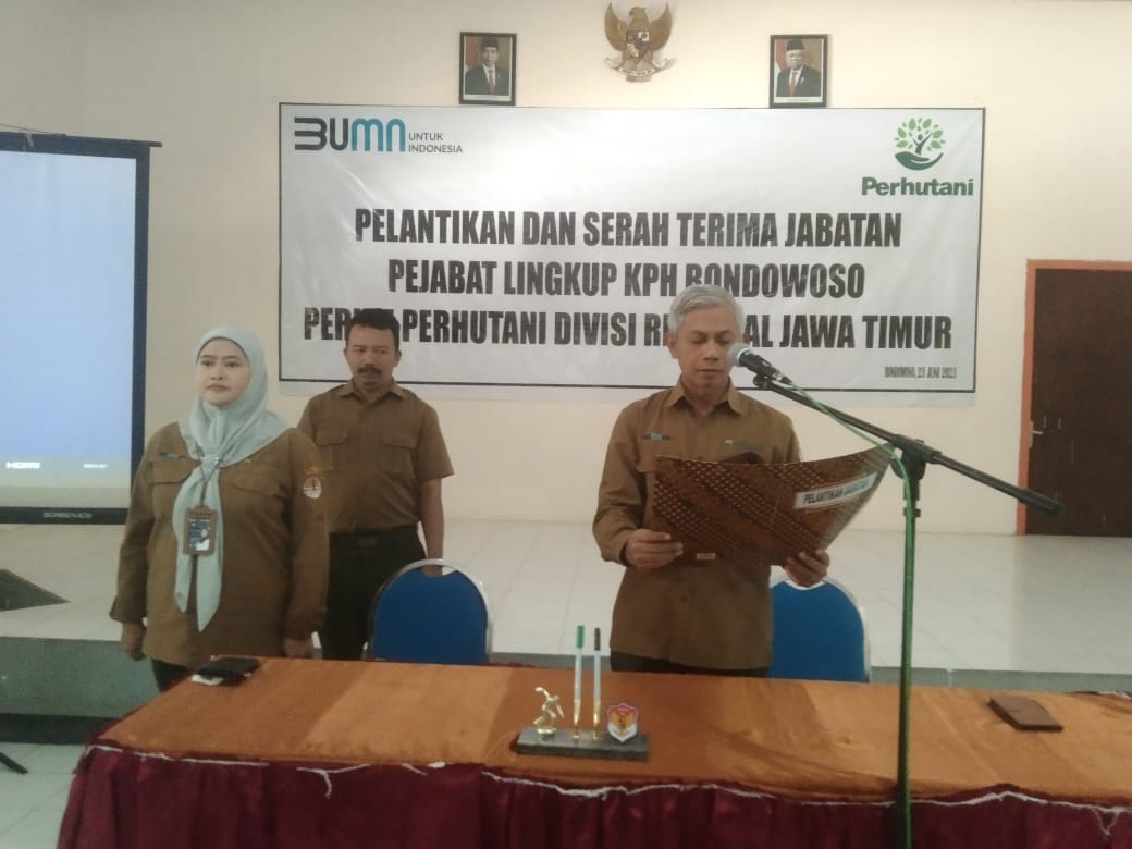 Administatur Perhutani Memimpin Mengambil Sumpah Jabatan dan Melantik Para Pejabat Baru