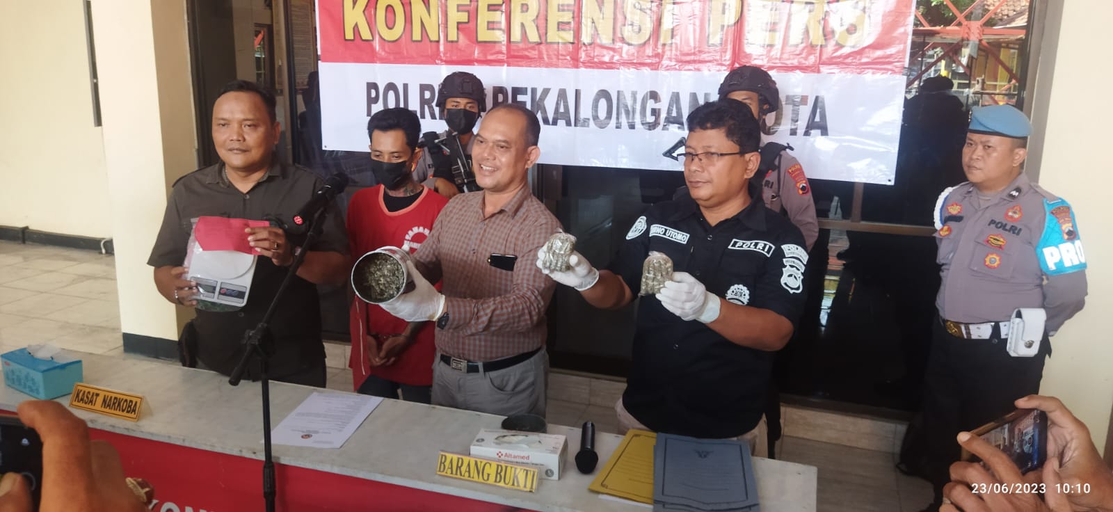 Pria Bertato Beli Ganja Lewat Ekspedisi Di Bekuk Polisi