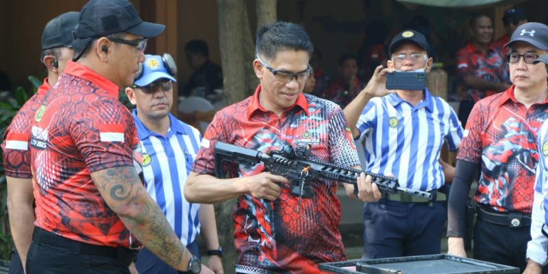 Hari Bhayangkara ke 77 Waka Polda Jatim Membuka Lomba Menembak Kapolda Cup 2023