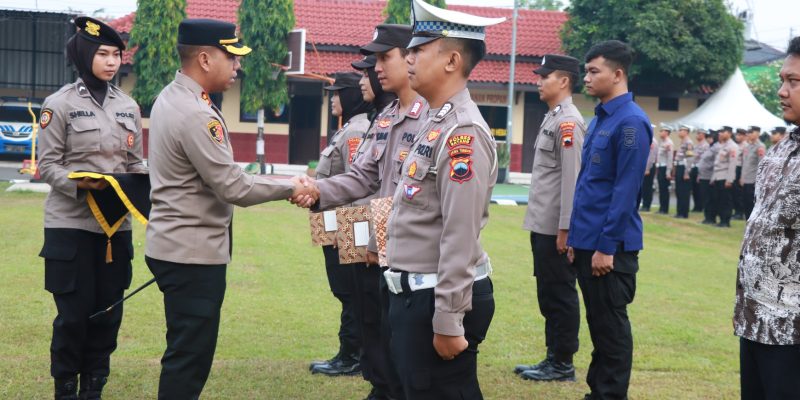 Hari Bhayangkara ke-77, Berikan Reward kepada Sembilan Personel dan Masyarakat