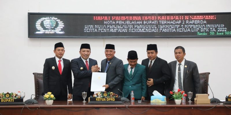DPRD Sampang Gelar Rapat Paripurna, Penyampaian Panja LHP BPK TA 2022 Serta Nota penjelasan Bupati 2 Raperda Dan Pengusulan 4 Raperda Inisiatif