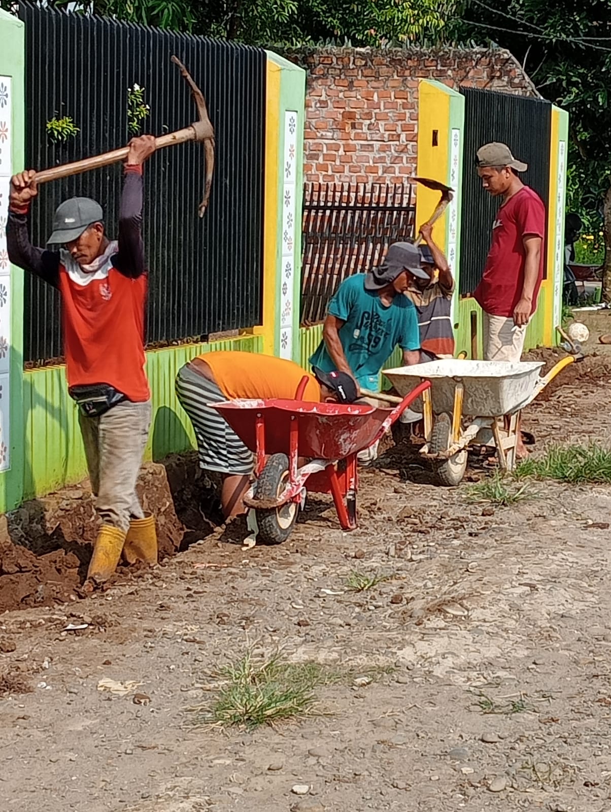 Pembangunan Siring Tidak Sesuai Spesifikasi Tanpa Papan Proyek Di Taba Jemekeh