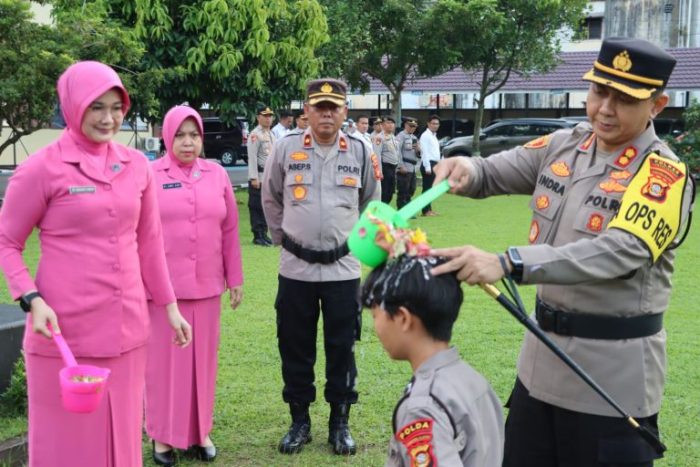 Kapolres Lubuklinggau Pimpin Tradisi Penyambutan Bintara Remaja