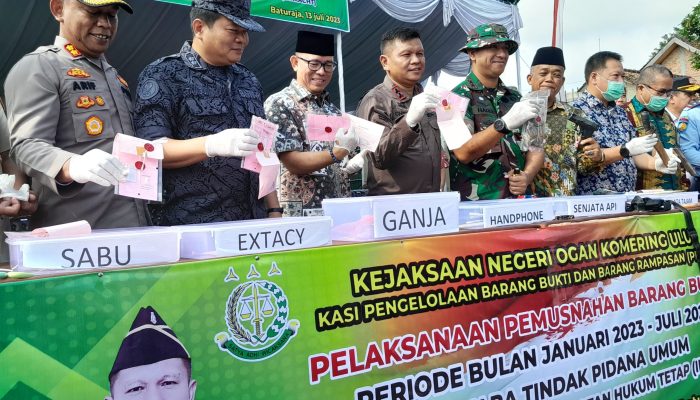 Kejaksaan Negeri Oku Menggelar Acara Pemusnahan Barang Bukti Narkoba Dan Senjata Api
