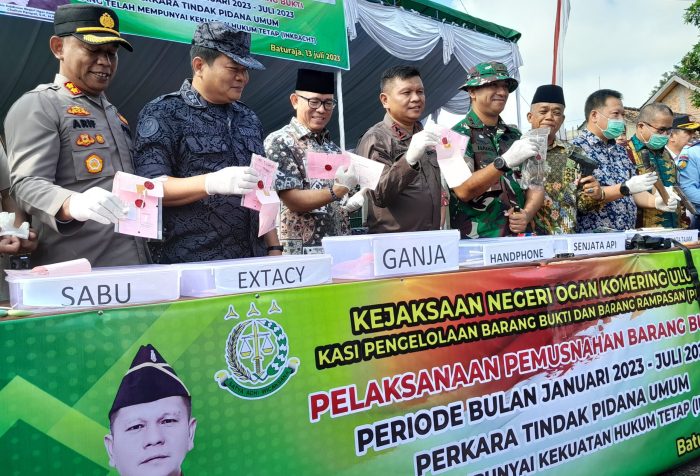 Kejaksaan Negeri Oku Menggelar Acara Pemusnahan Barang Bukti Narkoba Dan Senjata Api