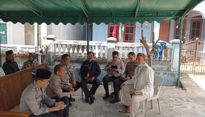 Wujud Belasungkawa, Kapolsek Sekupang Melayat ke Rumah Duka  AKP Sugeng Priyanto yang Meninggal Dunia
