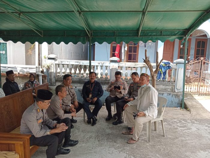 Wujud Belasungkawa, Kapolsek Sekupang Melayat ke Rumah Duka  AKP Sugeng Priyanto yang Meninggal Dunia