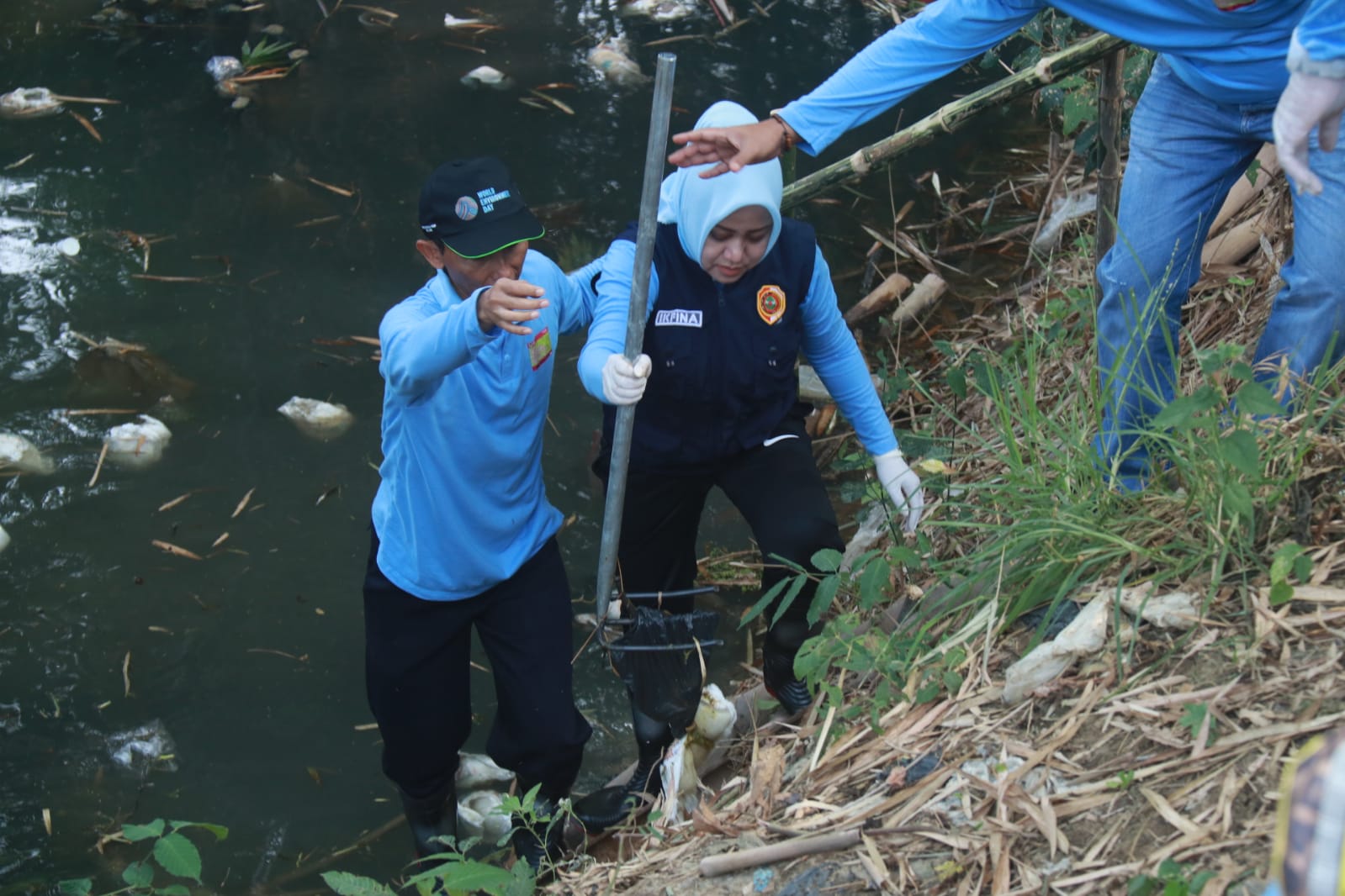 Peringati Hari Lingkungan Hidup, Pemkab Mojokerto Gelar Bersih Sampah Plastik Di Sungai Gangsir