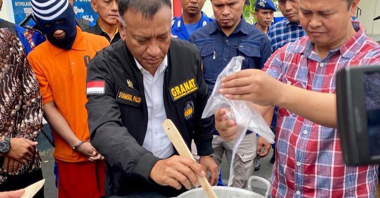 Ditpolairud Polda Kepri Bersama Ditresnarkoba Polda Kepri Musnahkan BB Narkotika Jenis Sabu