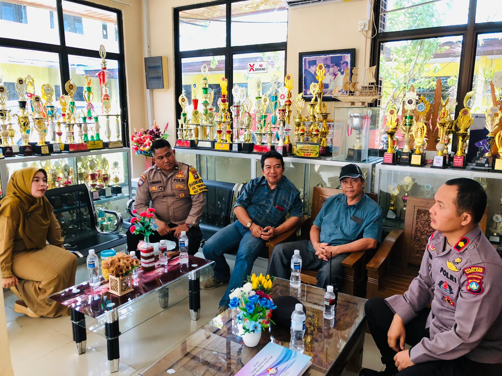 Kapolsek Sekupang Bahas Kenakalan Remaja di Giat Monitoring Sejumlah SMA yang Melaksanakan PPDB Tahun 2023