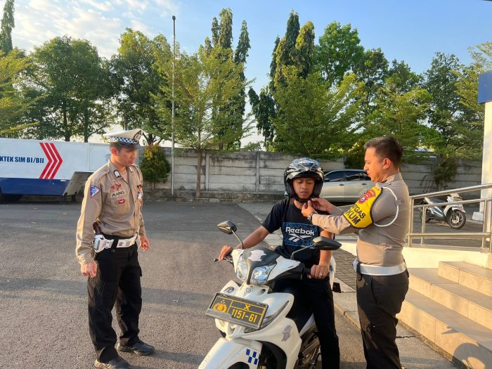 Kasatlantas Polres Mojokerto Kota Mempermudah Pemohon Mendapatkan SIM Melalui Inovasi “Coaching Clinic”.