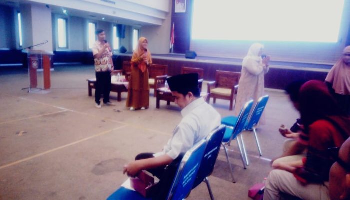 Kepala Dinas P3AP2KB kota Depok Nessi Membuka Sekolah Ayah Bunda Spesial “Ayah Bunda Berdaya Anak Bahagia.”