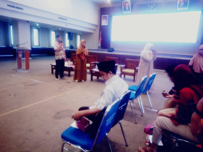 Kepala Dinas P3AP2KB kota Depok Nessi Membuka Sekolah Ayah Bunda Spesial “Ayah Bunda Berdaya Anak Bahagia.”
