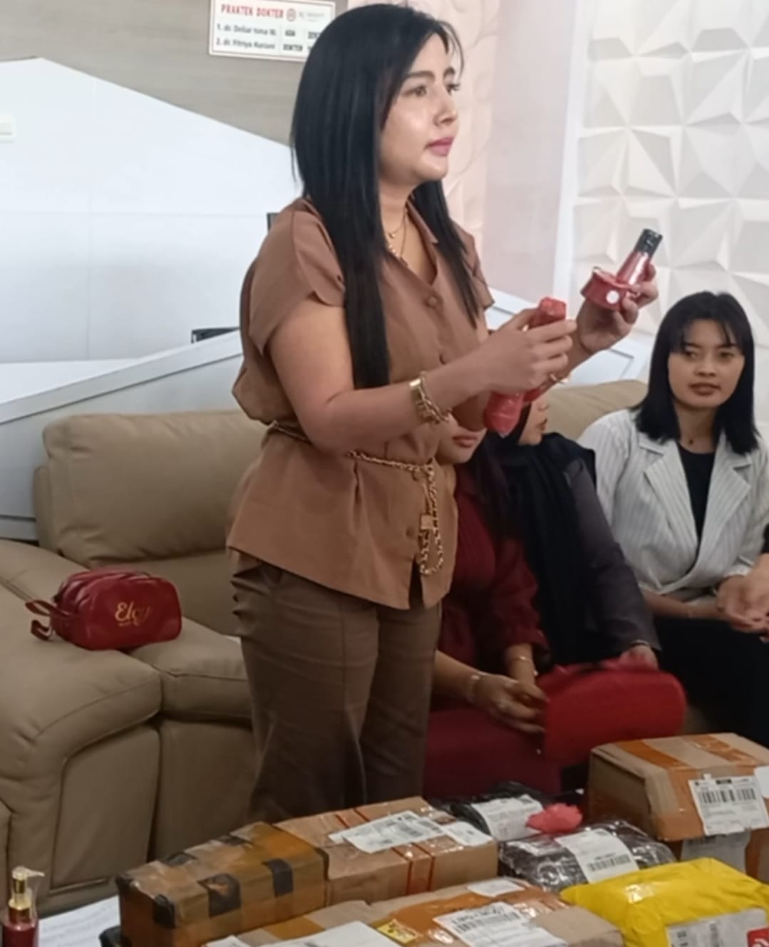 Awas, Beredar Produk Kosmetik Mirip Produk ELCY Beauty, Terdaftar BPOM Lihat Kemasannya