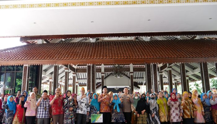 Bupati Sidoarjo Gelontor Rp 2,25 M Untuk Insentif dan Honor Nakes dan Kader Posyandu