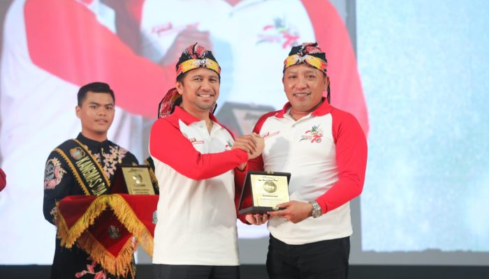 Bupati Sampang Raih Penghargaan Sebagai Tokoh Pembina Koperasi