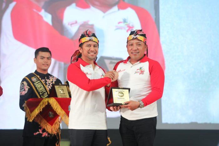 Bupati Sampang Raih Penghargaan Sebagai Tokoh Pembina Koperasi
