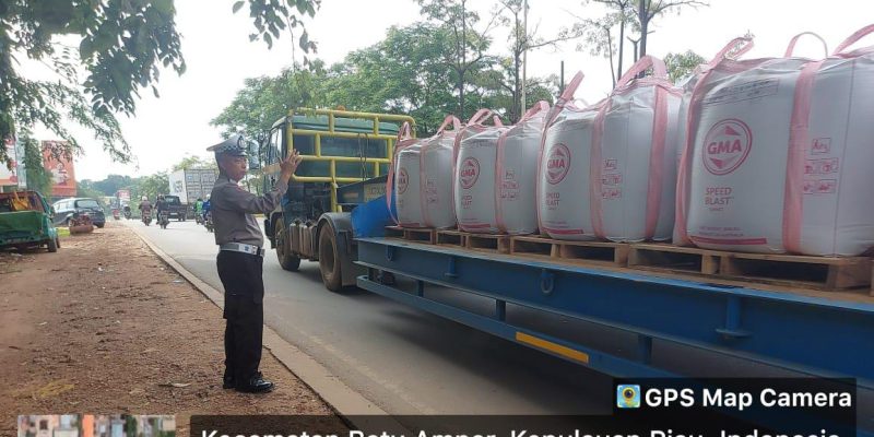 Antisipasi Terjadinya Kemacetan, Polsek Batu Ampar Rutin Gelar Strong Point Pagi Dan Sore