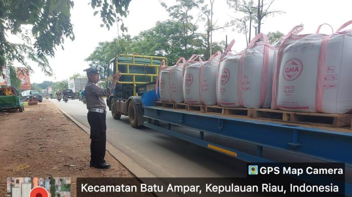Antisipasi Terjadinya Kemacetan, Polsek Batu Ampar Rutin Gelar Strong Point Pagi Dan Sore