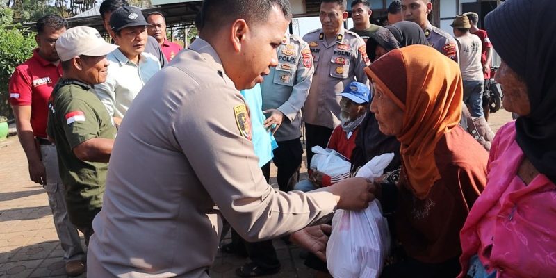 Hari Bhayangkara ke-77, Polres Batang dan Komunitas Offroader Gelar Bakti Sosial