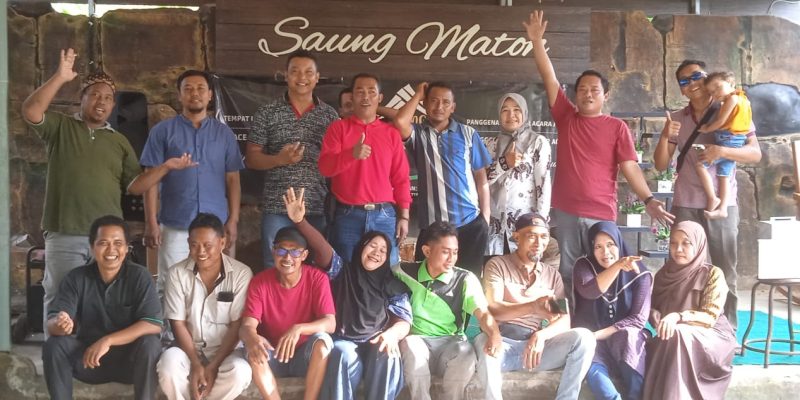 Reuni Alumni SMK N 1 Rembang Tahun 2000/2001Jurusan Perabot Di Saung Matoh Desa Kemendung Kecamatan Rembang