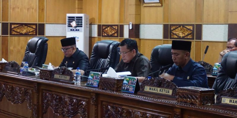 Sidang Paripurna Dengan Agenda Penyampaian Pandangan Umum Fraksi DPRD Oku terhadap Raperda Pertanggung jawaban APBD OKU TA, 2022.