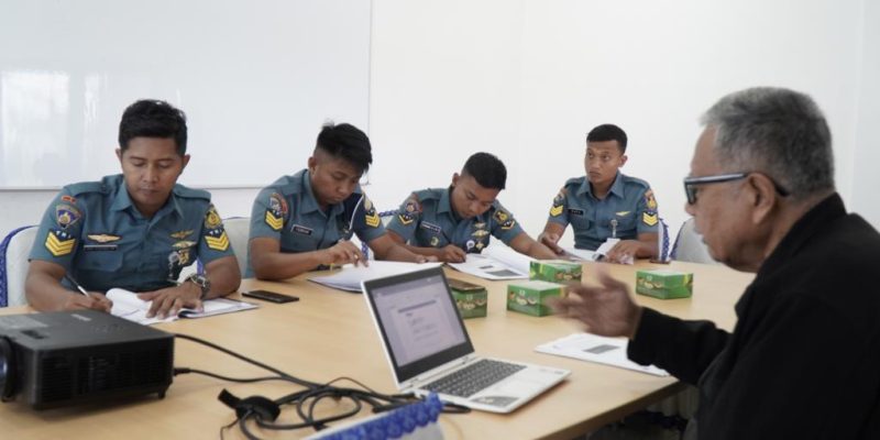 Tingkatkan Profesionalitas, Prajurit Wing Udara 1 Ikuti Lattek Update Data Navigasi Pesud