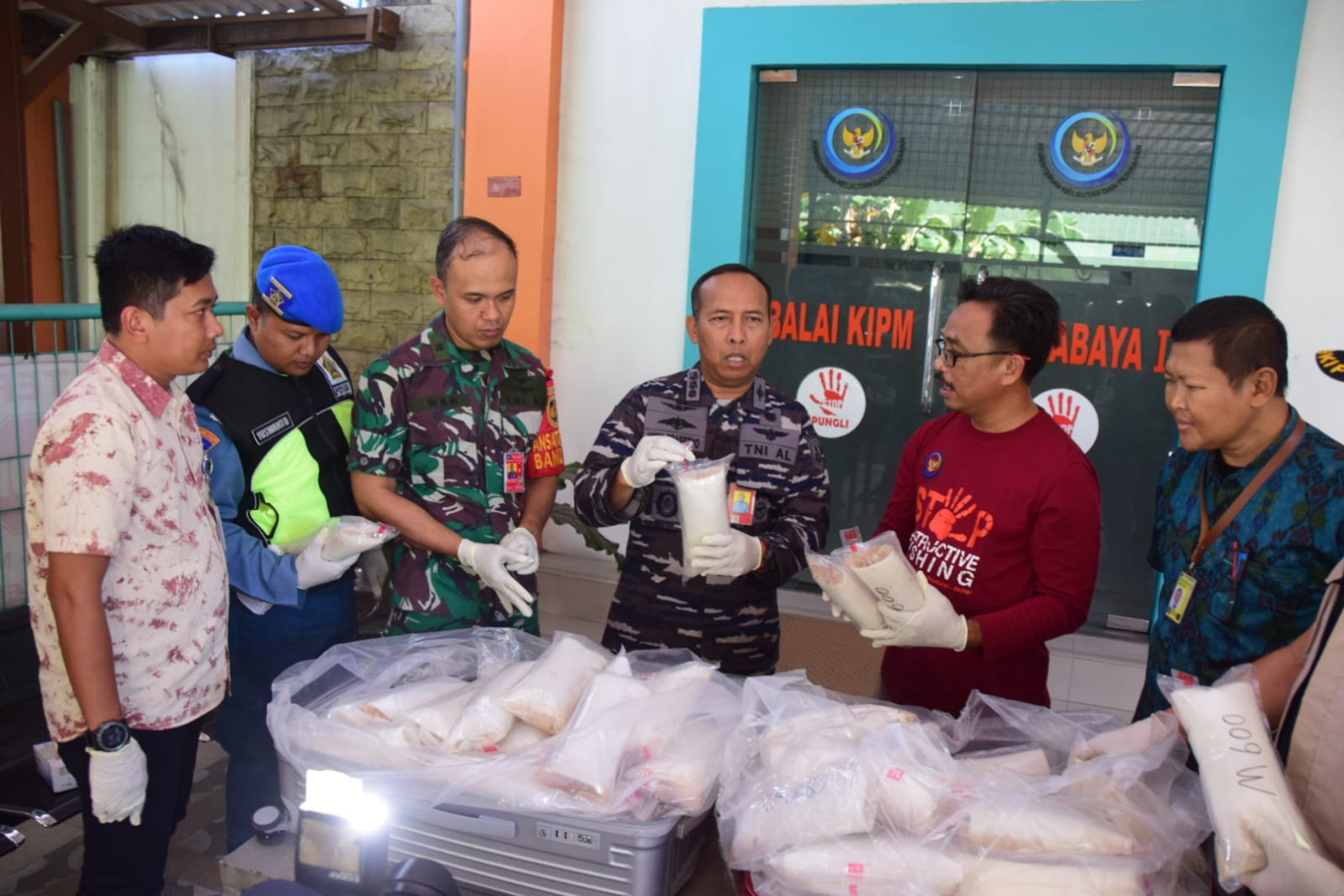 Satgaspam TNI AL Bandara Juanda Kembali Gagalkan Penyelundupan Baby Lobster Senilai 8 M