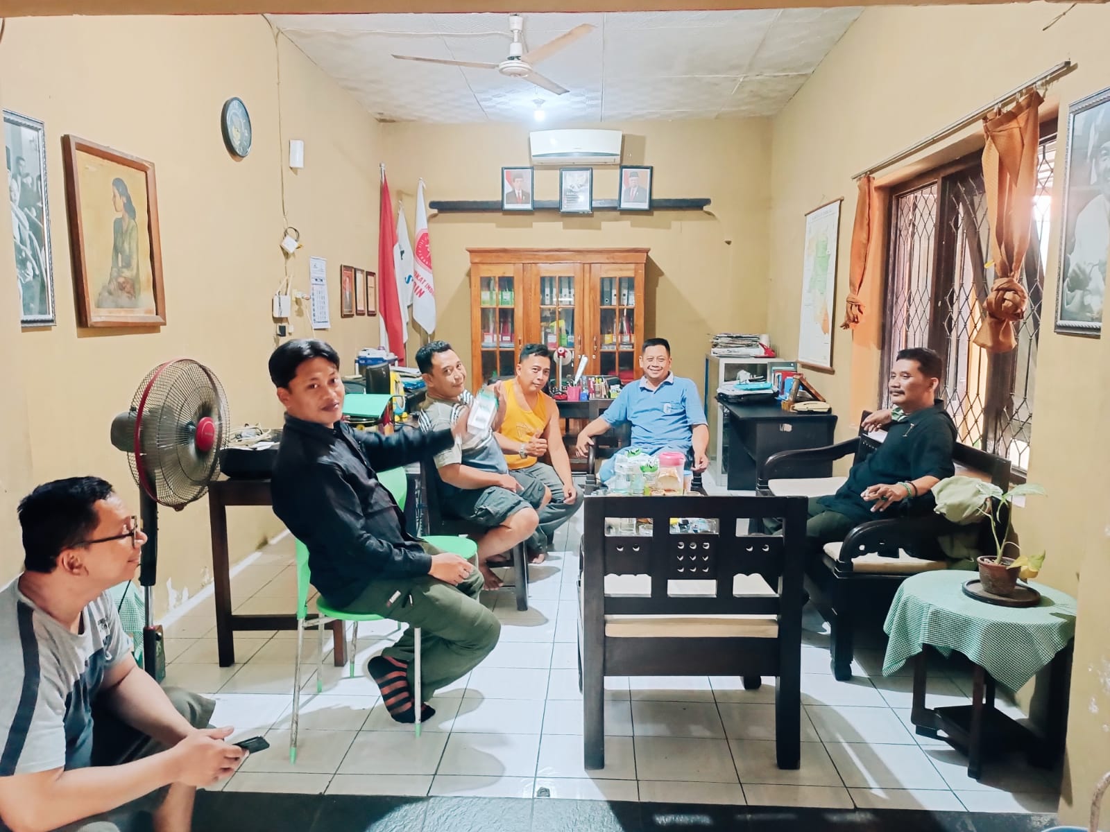 LMR-RI Komda Jombang Jalin Kebersamaan Dengan Makan Siang Di Kantor Bedahlawak